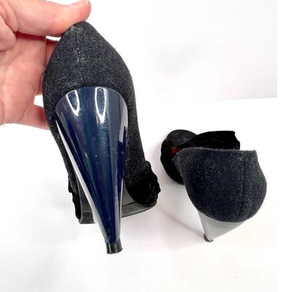 Lanvin Size 5.5 Black Felt, Velvet Bow Embellished Open Toe Sculpted 3.5 Heel - Picture 4 of 13